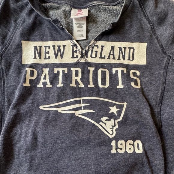 NFL Teen New England Patriots Football Sweatshirt size Large Juniors 11/13 - Picture 5 of 6